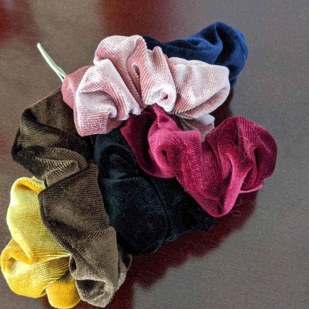 Hair ties- Add to any bundle for Free!